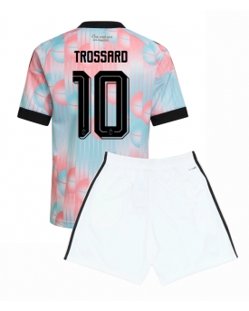 Billige Fotballdrakt Belgia Leandro Trossard #10 Replika Bortedraktsett Barn VM 2026 Kortermet (med bukser)